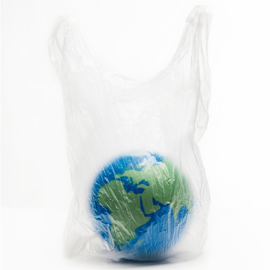 ReswirlEco's tweet image. The earth is choking on #plastic.🌍

Up to five trillion grocery bags are used each year and, like most #plasticgarbage, barely any is recycled.