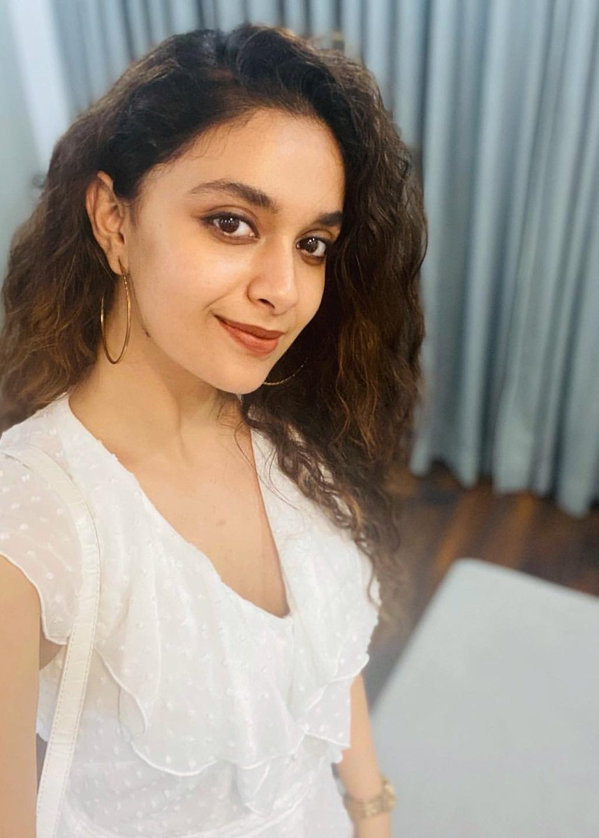 KSUniverse_'s tweet photo. Gorgeous @KeerthyOfficial 😍 https://t.co/2ssKC5Qgtc