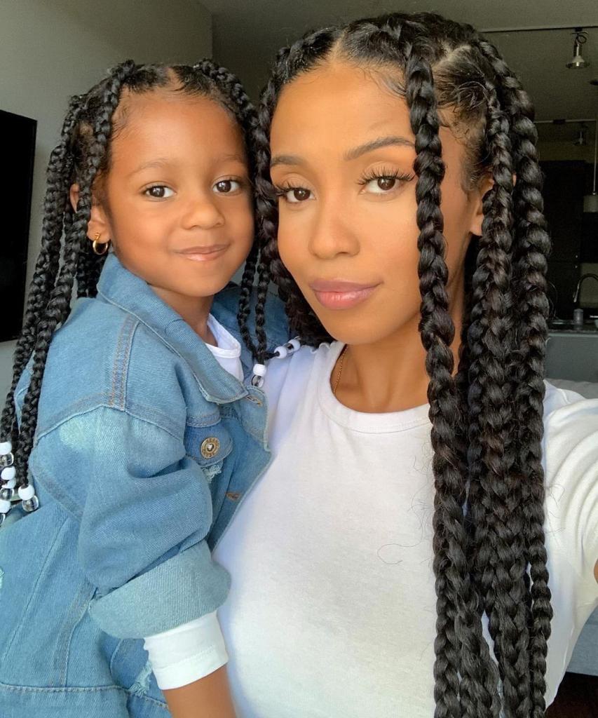 NaturalHairEdm's tweet photo. Isn't this gorgeous mummy &amp; baby duo twinning just perfectly? 🤩
Great photo @SamariaStewart ! Keep em coming, we say! 👍💯
.
#curly #kinky #braids #locs #melanistic #teamnatural #naturalhairlove #kidsofinstagram #blackgirlmagic #naturalhair https://t.co/hqAODruUvJ