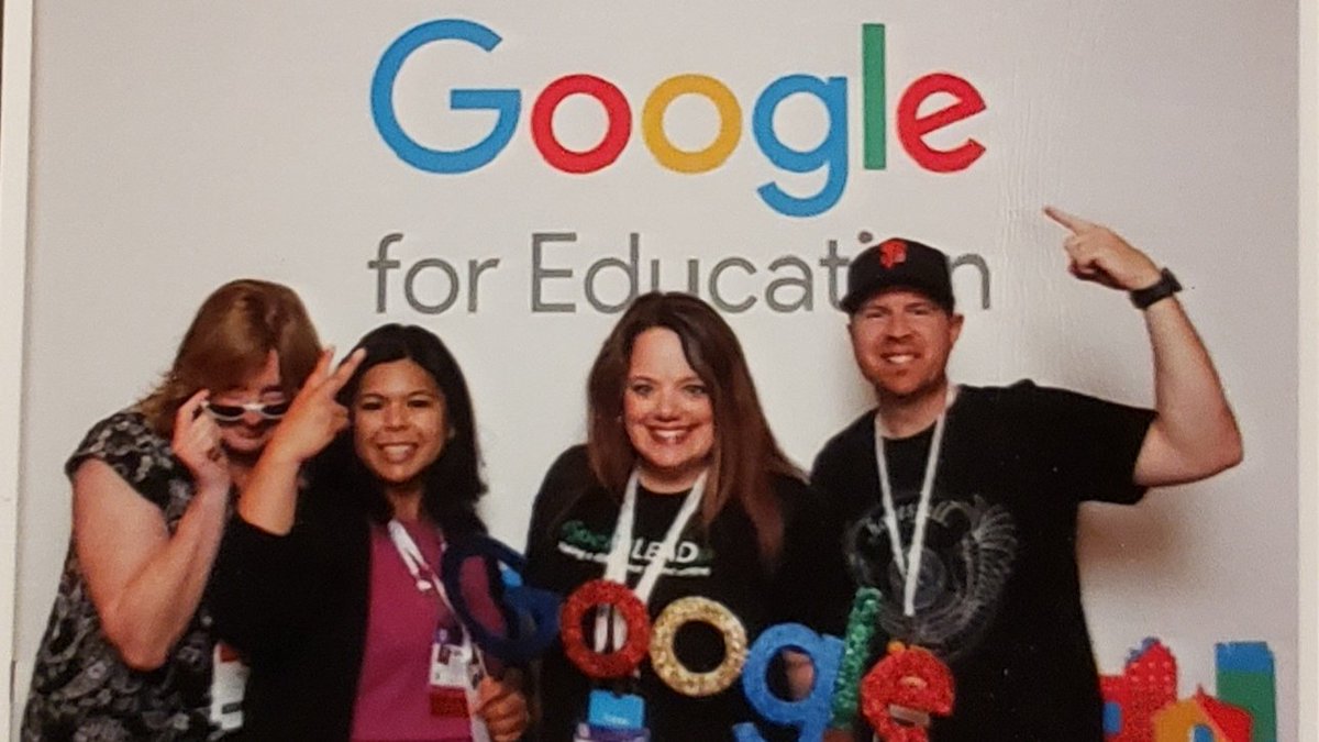 MrsDi's tweet photo. This is middle school cool vibes here 😎
from #ISTE2019
#LAX18 #GoogleEI @abbyinprogress @greggeilers https://t.co/Usgqmv5RHW