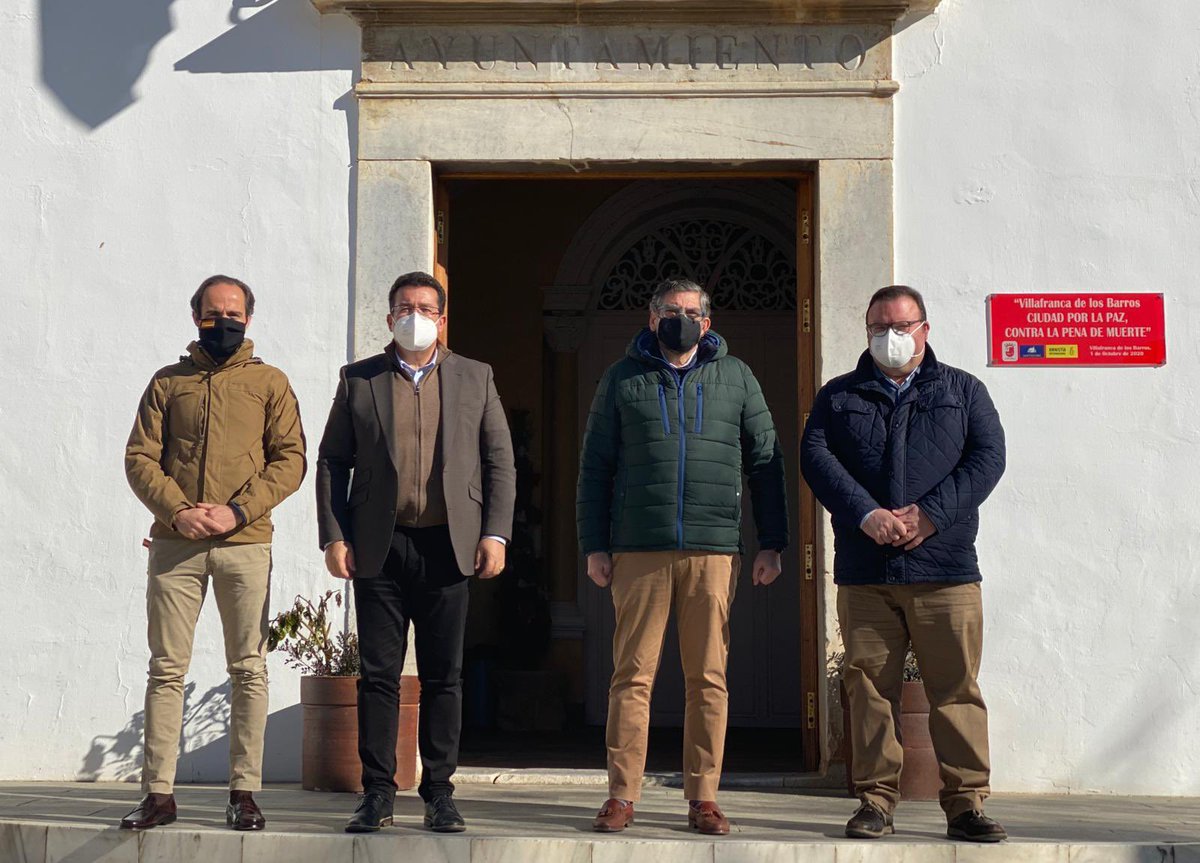 GPPopularExt's tweet photo. El secretario general del PP, @fjmanzanop , el vicesecretario de organización, @JuanParejoFdez, y diputados del PP visitan hoy Villafranca de los Barros junto a nuestro portavoz y teniente de alcalde @manolopile que afortunadamente ya está al pie del cañón. https://t.co/LCj4TJSYCA