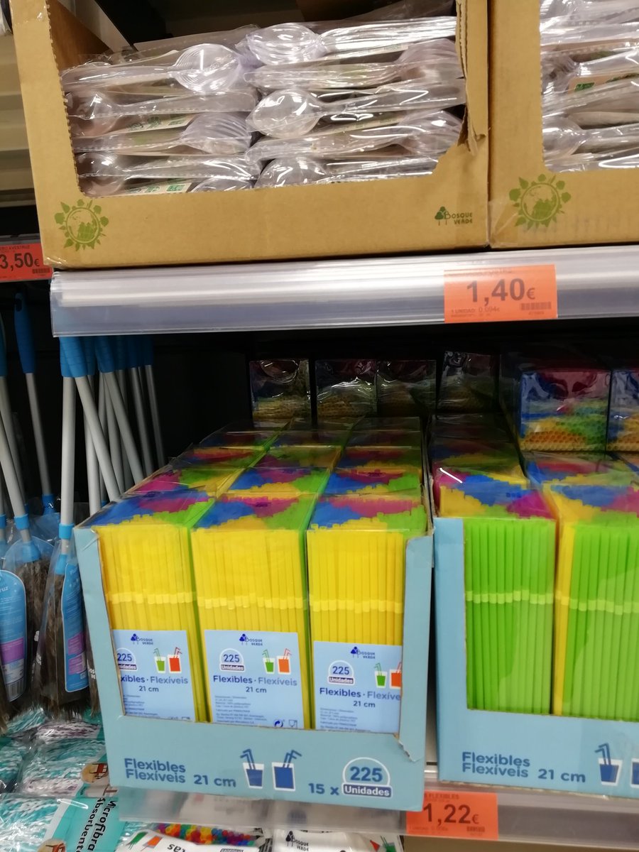 eaguilarmo's tweet photo. Bienvenidos a #2021 @mitecogob @ComisionEuropea no estaba el #plástico de un sólo uso prohibido? @Mercadona #noplastic #stoplastic https://t.co/pHzsZ6X1hE