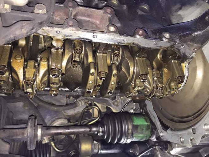 自宅の青空駐車場でオイルパンガスケット交換とかやるモンじゃないわ のtwitterイラスト検索結果