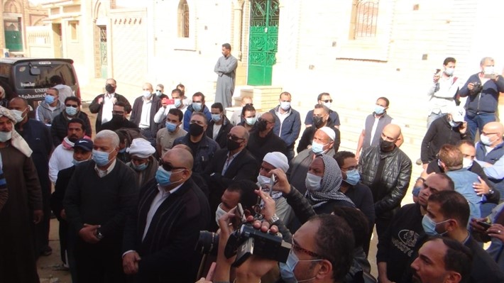 وسط حضور ملحوظ من النجوم.. جنازة والد الفنان بيومي فؤاد