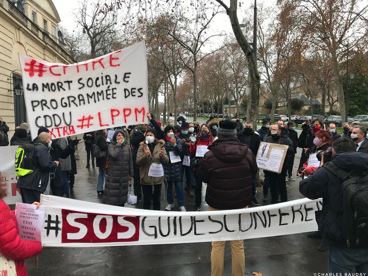 CharlesBaudry's tweet photo. 📸Retour en images sur le rassemblement des « #intermittentsdutravail » à #Paris près du Ministère du #travail. Ils demandent une année blanche pour les intermittents de l’#emploi et la réintégration dans le régime des intermittents dont ils ont été exclus en 2014. #COVID19 https://t.co/VNILSsiq35