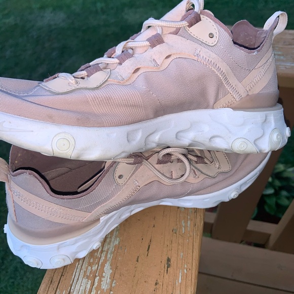 AtryCindy's tweet photo. So good I had to share! Check out all the items I'm loving on @Poshmarkapp from @CamNStyle #poshmark #fashion #style #shopmycloset #cottoncandy #nike: https://t.co/Y6m1ukBLyJ https://t.co/dQFtvuN7Fx