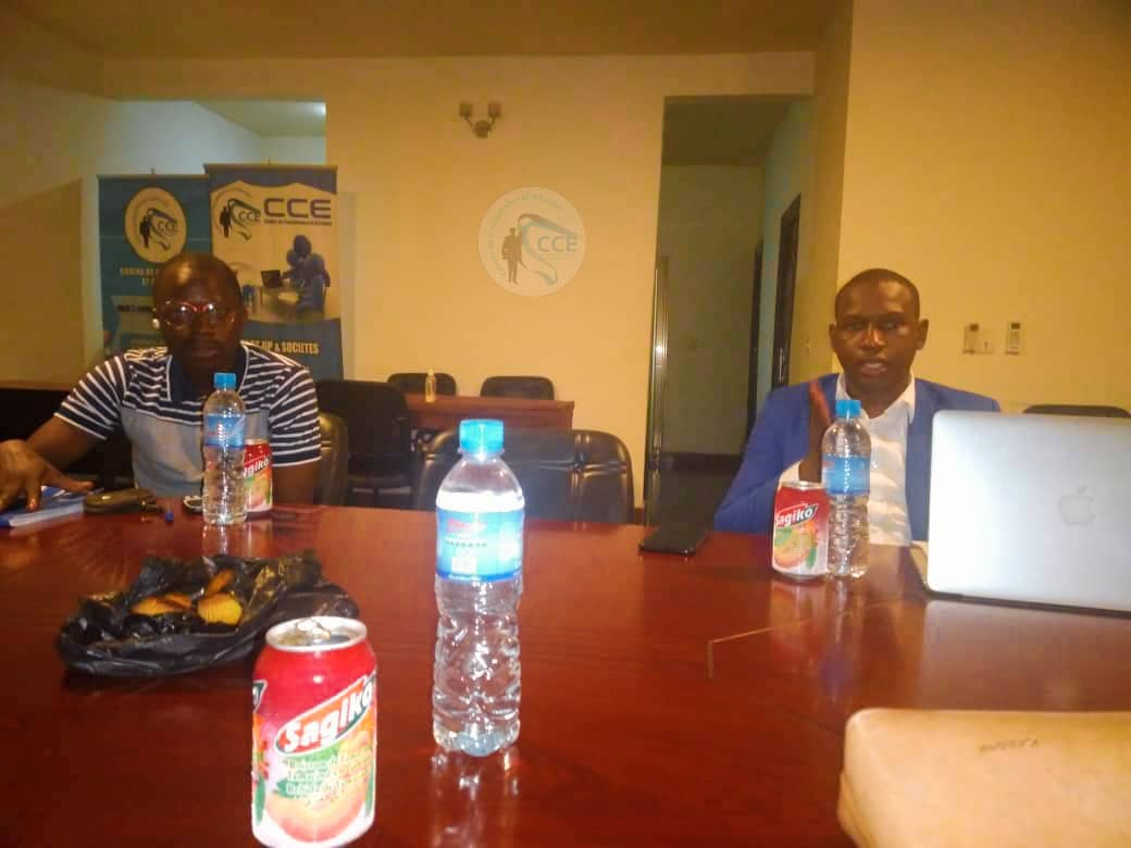 CCE_Guinee's tweet photo. Suite à la formation en Finances locales, des jeunes de Matoto sont appuyés par #CCE dans le cadre du suivi budgétaire dans cette commune. 
Séance d'orientation pour l'élaboration du document d'analyse du budget 2019.
#CCE @NRGInstitute @LEJEPAD https://t.co/6UrAa0sYCE