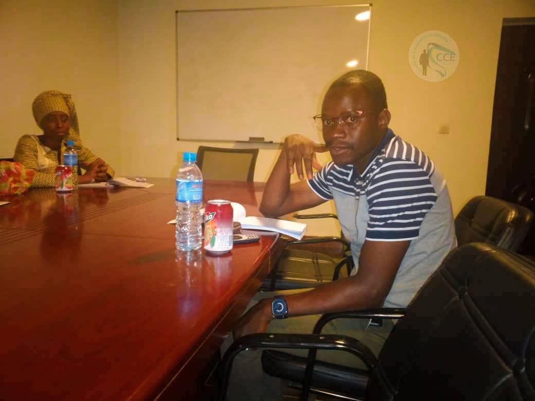 CCE_Guinee's tweet photo. Suite à la formation en Finances locales, des jeunes de Matoto sont appuyés par #CCE dans le cadre du suivi budgétaire dans cette commune. 
Séance d'orientation pour l'élaboration du document d'analyse du budget 2019.
#CCE @NRGInstitute @LEJEPAD https://t.co/6UrAa0sYCE