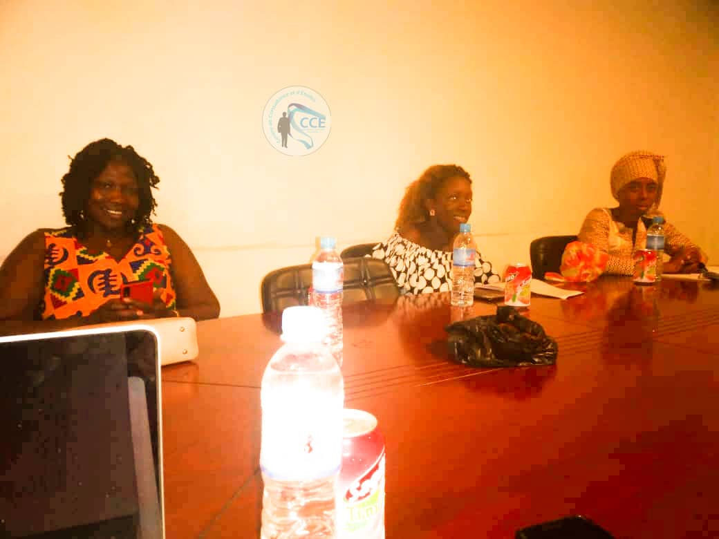 CCE_Guinee's tweet photo. Suite à la formation en Finances locales, des jeunes de Matoto sont appuyés par #CCE dans le cadre du suivi budgétaire dans cette commune. 
Séance d'orientation pour l'élaboration du document d'analyse du budget 2019.
#CCE @NRGInstitute @LEJEPAD https://t.co/6UrAa0sYCE