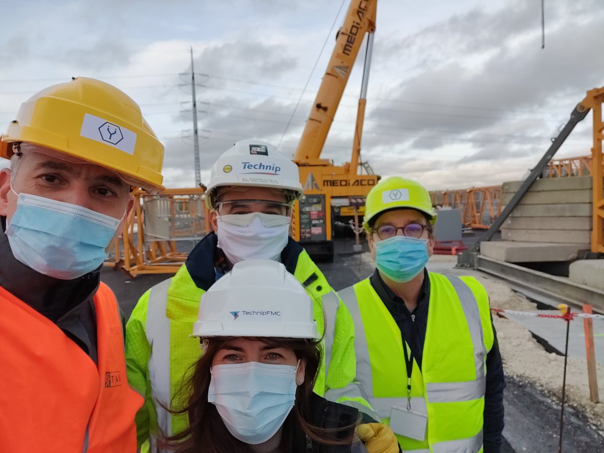 Ynsect's tweet photo. On Ÿnfarm construction site, the first tower cranes are assembled! Alain Davadant, Ÿnsect Chief Industrial Projects Officer was visiting the Amiens site with Gérard Debonne, Assistant MOA, and @TechnipFMC team.
Cc @FARMYNG_EU
#next40 #agriculture #verticalfarming #amienscity https://t.co/vEGAOXr8MH