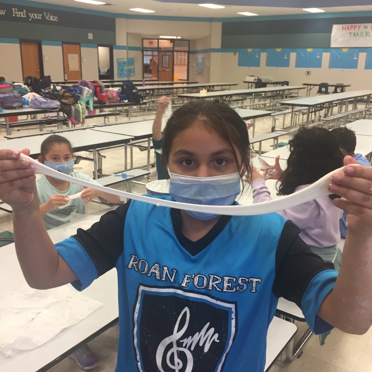 NEISDKIN's tweet photo. It's exciting to get snow in San Antonio! KIN students at Roan Forest & Royal Ridge Elementary continued their snow celebration, making winter marshmallow slime & DIY snow. Students once again played in the snow! #DiscoverKIN #NEISD_ACEd #RootEdRoyalRidge #RootEdRoanForest https://t.co/oWb1HuGx3J