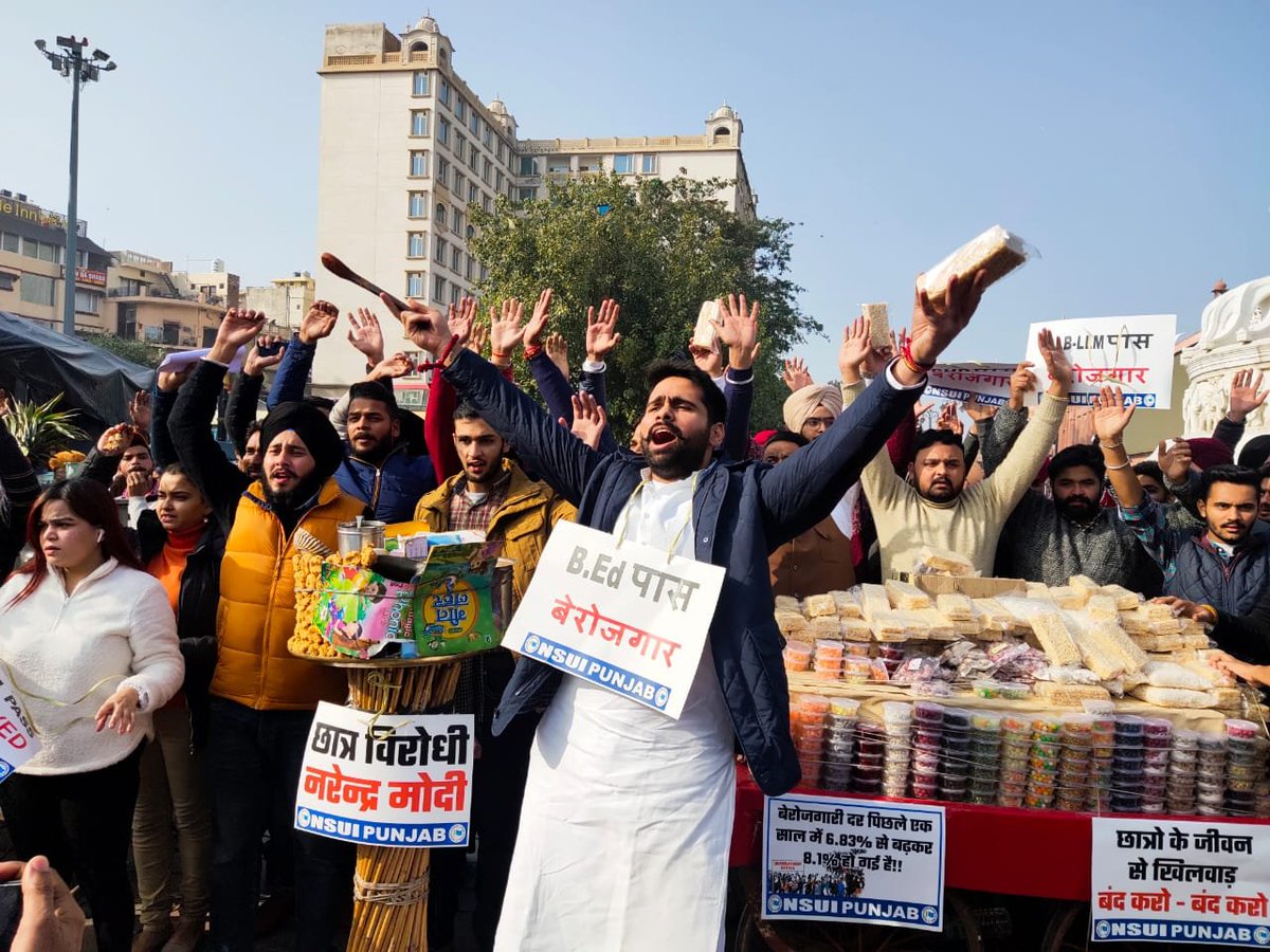 nsui's tweet photo. NSUI Punjab under @AkshaySharmaOrg today led a massive protest against Modi's insane economic policies, at Heritage Street outside iconic Jallianwala Bagh in Amritsar on #NationalYouthDay. Punjab's youth would once again lead the moment to demolish Modi's arrogance and hubris. https://t.co/y2U0lxNKRx