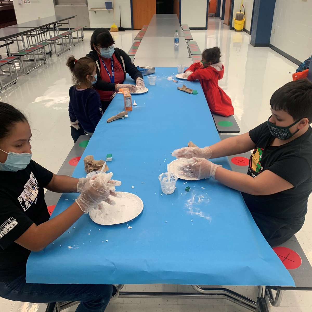 NEISDKIN's tweet photo. It's exciting to get snow in San Antonio! KIN students at Roan Forest & Royal Ridge Elementary continued their snow celebration, making winter marshmallow slime & DIY snow. Students once again played in the snow! #DiscoverKIN #NEISD_ACEd #RootEdRoyalRidge #RootEdRoanForest https://t.co/oWb1HuGx3J