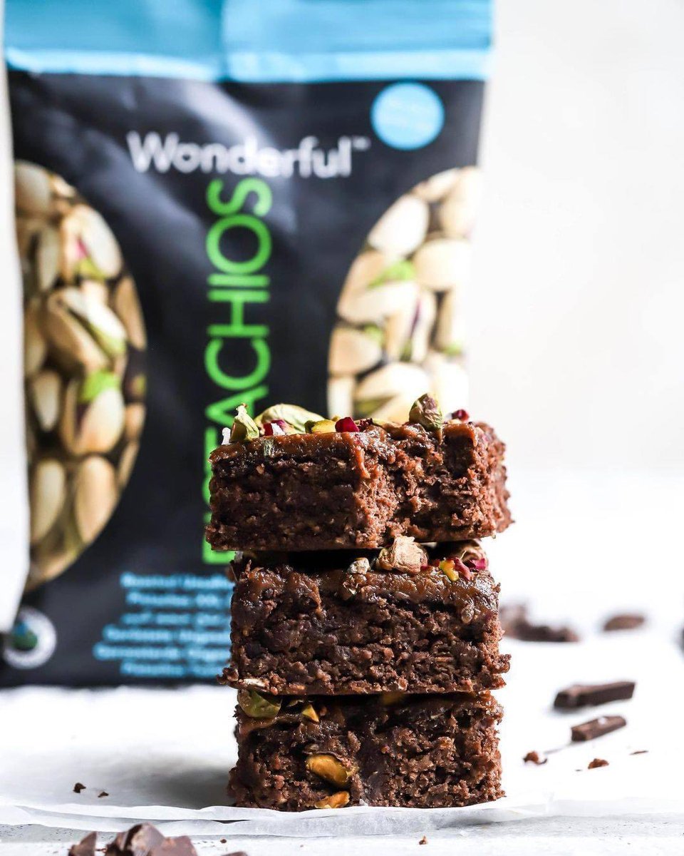 Get through January guilt free with gooey, chocolatey pistachio brownies! 🍫

Gluten, dairy and refined sugar free with around 150cals per brownie!

Find the recipe over on @charleyshealth's blog  - type in brownies to find the recipe!

charleyshealth.com/2020/fudgey-gf…