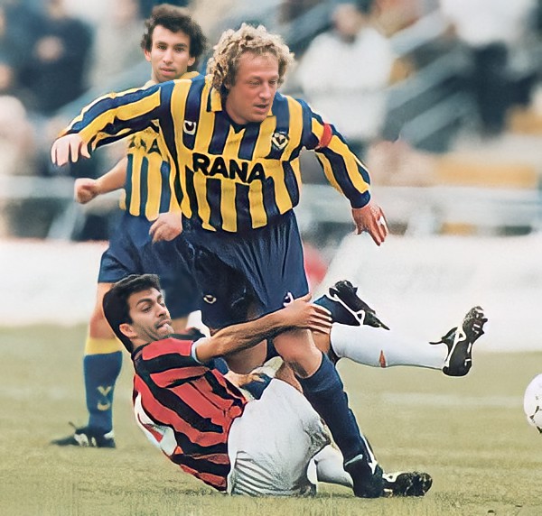 VeronaArb's tweet photo. HBD to former @HellasVeronaFC midfielder Robert #Prytz, who turns 61 today. 🎂🎉🇸🇪

(1989-1993)
Games: 132
Goals: 24 https://t.co/dQzzHRk4Qf