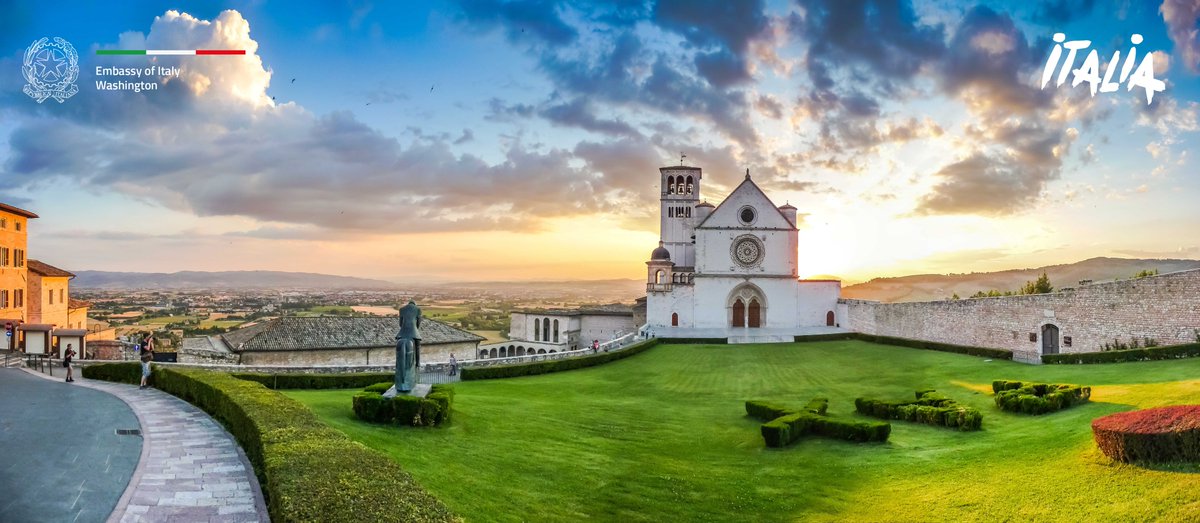 ItalyinUS's tweet photo. Found in central Italy, the region of Umbria has a diverse landscape with mountains and valleys. It is home to many historical towns, such as Assisi, which has a festival each year with re-enactments of medieval and Renaissance life! #ItalyatHome https://t.co/O7sXfjL0eR