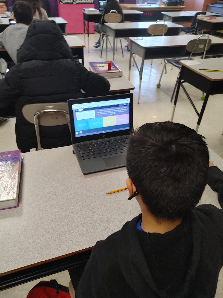 HerreraHuskies's tweet photo. Mrs. Paffel's students play a competitive #quizzizz to practice their dictionary skills! https://t.co/w7dJ8F3kEa