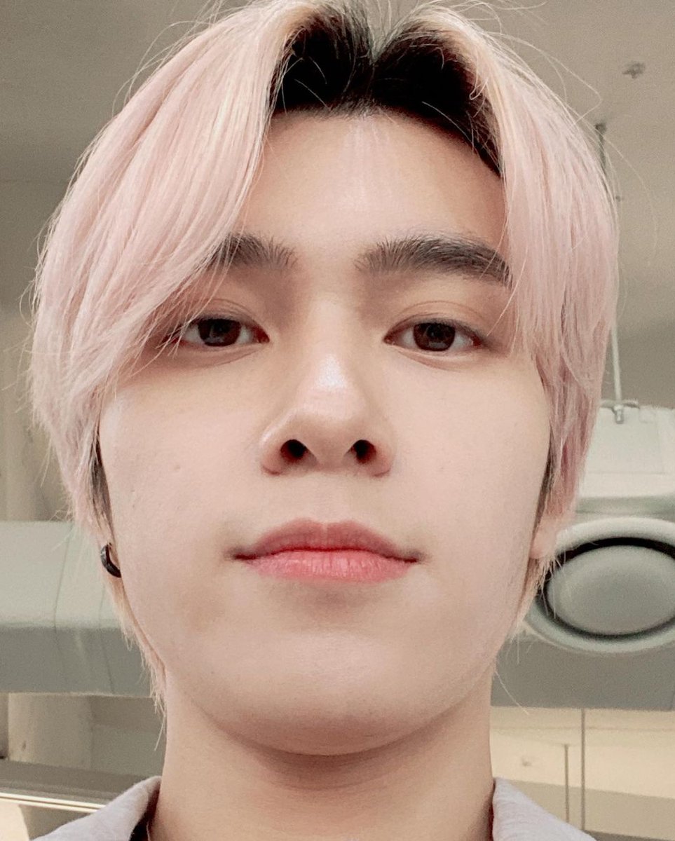 Henderytrending's tweet photo. #i_m_hendery 💘 https://t.co/a23M3UHDqM