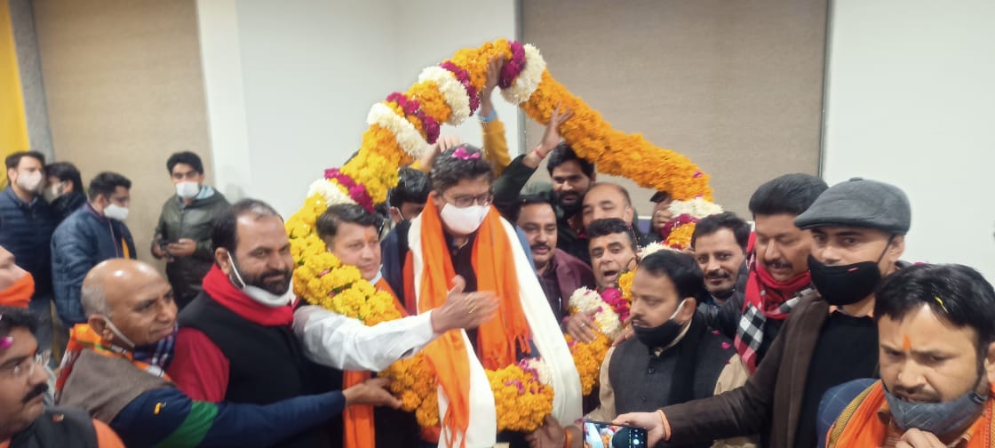 MKaushalBJP's tweet photo. भाजपा के राष्ट्रीय उपाध्यक्ष एवं दिल्ली प्रभारी श्री @PandaJay जी को @BJP4Delhi के पूर्वांचल मोर्चा के जिला अध्यक्षों के साथ मिलकर राष्ट्रीय कार्यालय में जन्मदिन की बधाई और शुभकामनाएं दी । https://t.co/ASCFNIzI6x