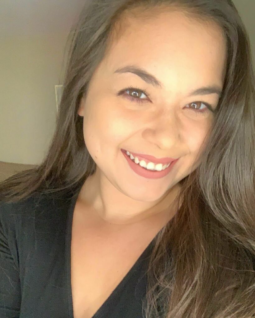 ElisaTTV's tweet photo. I find myself happiest with you. ❤️
Thank you for all the support last night, it warms my heart to know I have awesome viewers hanging with me while I plank at TOB. 😂🥰
.
.
.
#supportsmallstreamers #supportsmallstreams #selfie #smile #grateful #apprec… https://t.co/Vs078i51kB https://t.co/CobzXefgWQ
