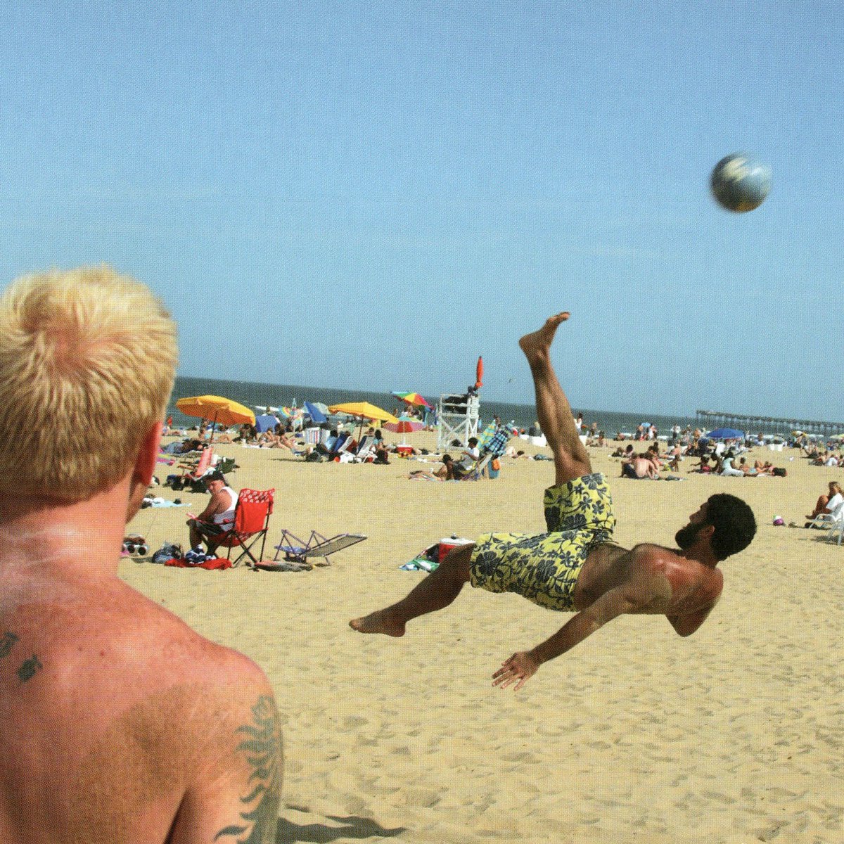 Global_F_C's tweet photo. #29 - The bicycle is a good invention.
.
.
.
(📸 : Levon Biss)
#soccer #futbol #football #beachsoccer #virginiabeach #globalfc #globalfootballculture https://t.co/DerB0LMkfK
