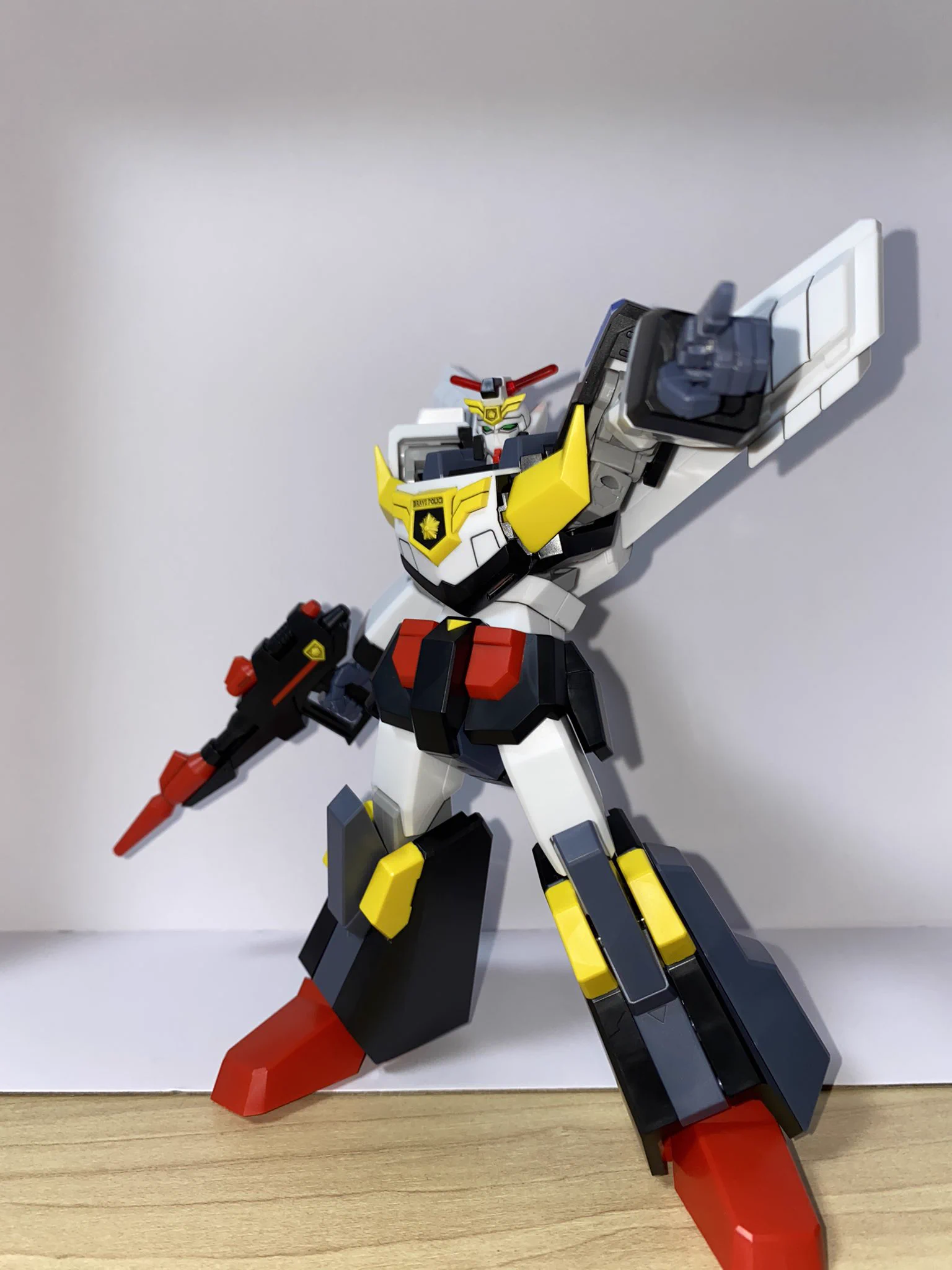 @gaiko_kujin 勇者警察ジェイデッカーはいいぞ
勇者警察達のAIがとてもユニークで感情移入し易く
人間と機械の努力、友情、恋愛まである！
一方で、表情が豊か故に苦しむ表情がや負傷描写がリアル過ぎて見るのが辛い
などのマシーンリョナ成分が苦手な人には嫌煙される…
だがそれを乗り越えた先の絆が美しい作品! 