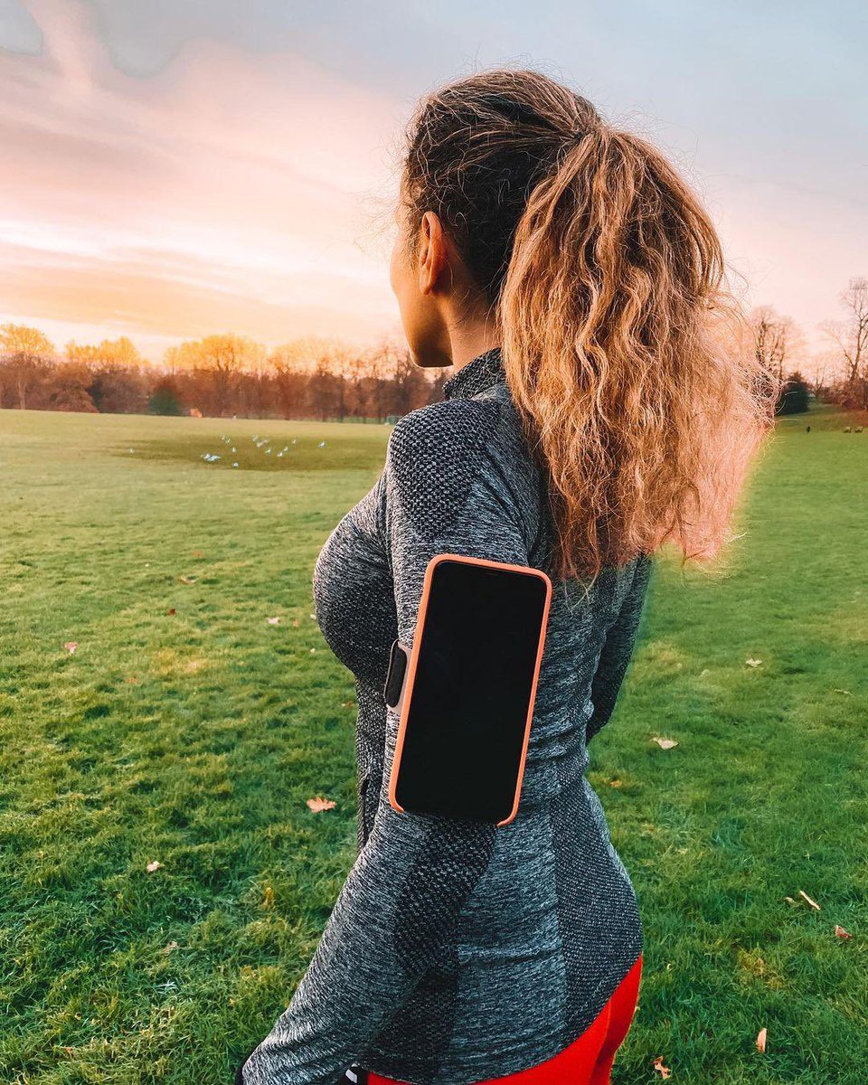 Seek the space you need right now and make sure carrying your tech doesn’t hinder your journey. 

We love seeing how @Locombia25 uses her Couple Fitness Band during her early morning runs 🏃‍♀️

#NoliiOnTheGo #Nolii #ImagineBetter #BetterTogether