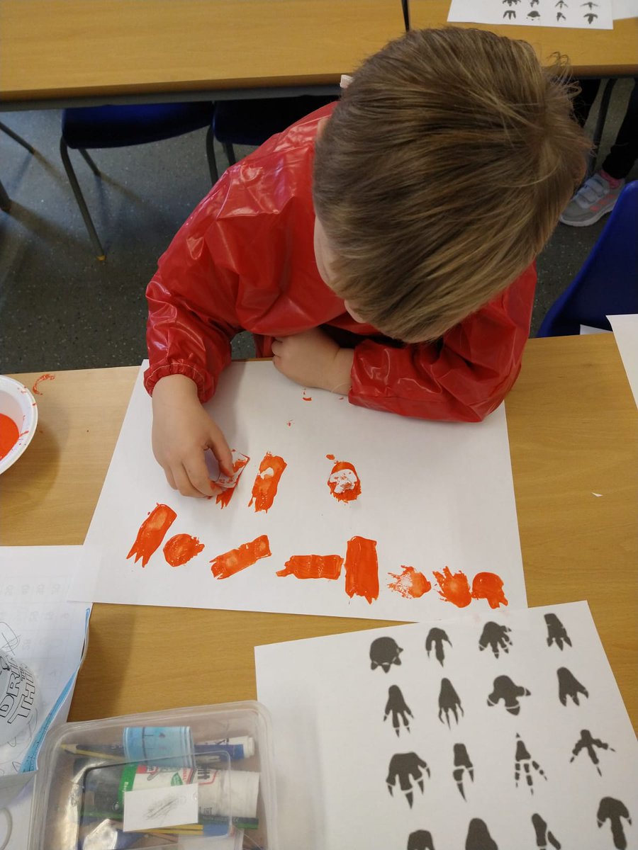 ByronSchool's tweet photo. Year 1 had fun printing dinosaur footprints in Topic today #repeatedpatterns #dinosaurs #printing https://t.co/MnDLfzZqp8