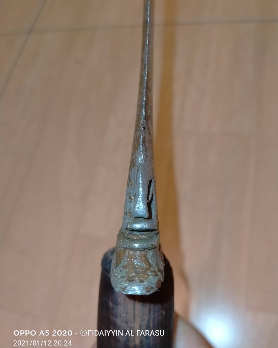 FFarasu's tweet photo. An oldest Nusantara dagger, 200 years Sundang Bugis. Another new list in my collection.
#keris #sundang #MalayDaggers https://t.co/FDJ26LBs8l