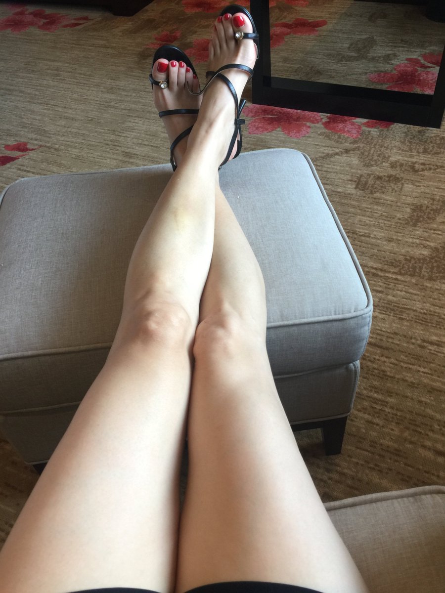 ChengrongM's tweet photo. #美足 #fannie #foot #footworshi̇p #footfetısh #足交 #footjob #chinesefoot #Asianfoot #玉脚 #玉足 #脚 #足 #熟女 #少妇 #milffoot #milf #成熟 #骚熟 #骚浪 #美脚 #芬妮美足园 #芬妮 #Fannie美足园 https://t.co/GYMlgQETvT
