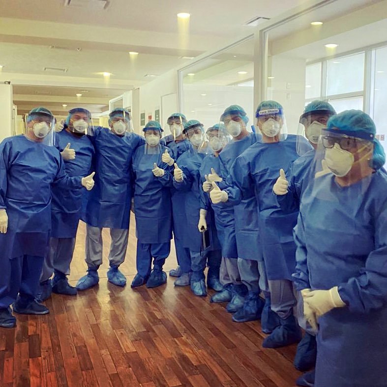 xochitlromerog's tweet photo. La #BrigadaCovid del @IMSS_QRoo continúa trabajando y apoyando ante esta contingencia por #COVID19 en #CDMX y área metropolitana en la #OperacionChapultepec. @Tu_IMSS somos una gran familia y juntos saldremos adelante. https://t.co/xonEVql0KT