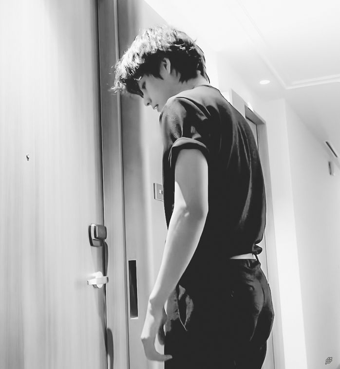 Taehyung in T-shirts– a needed thread;