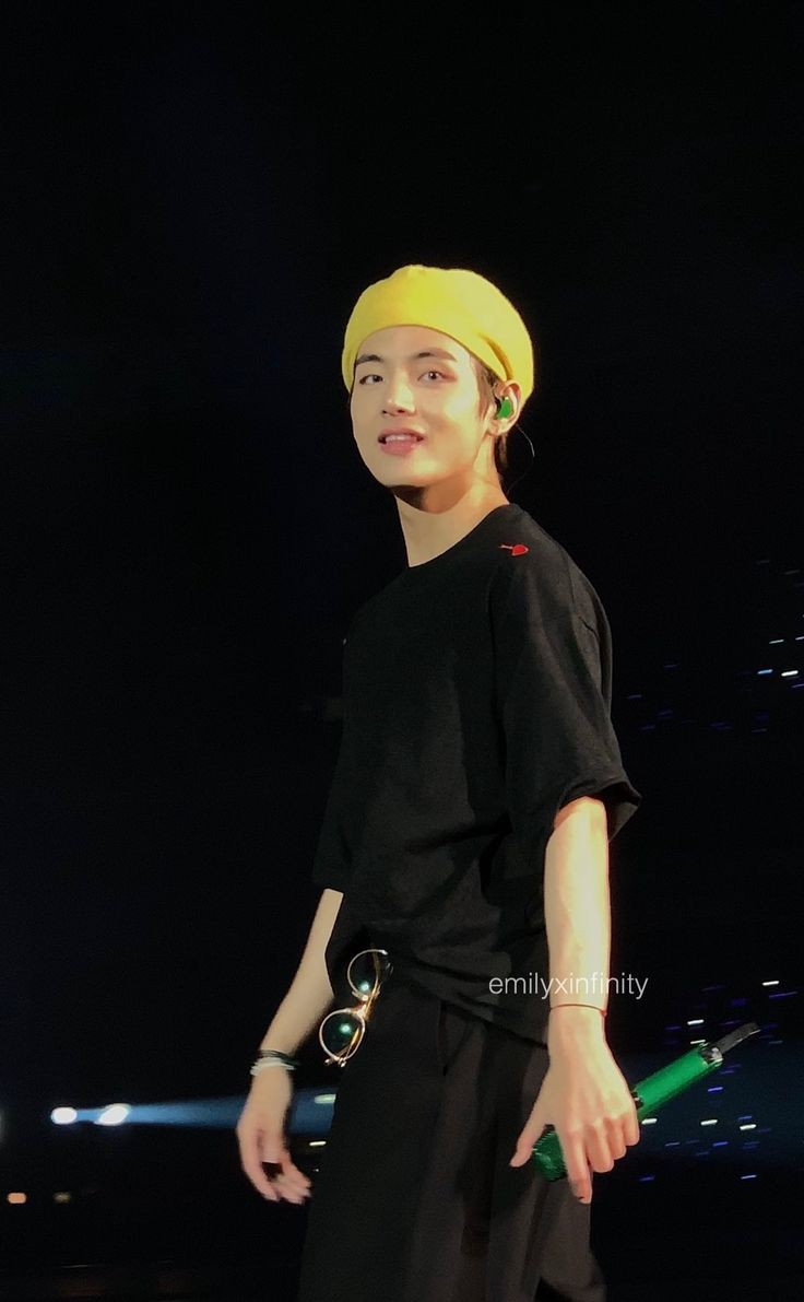 Taehyung in T-shirts– a needed thread;