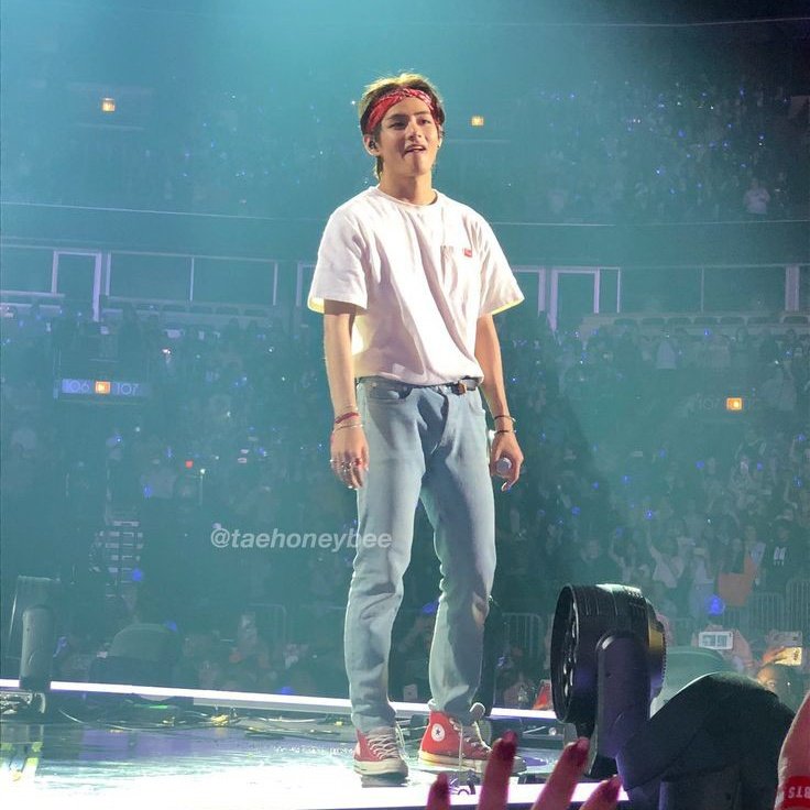 Taehyung in T-shirts– a needed thread;