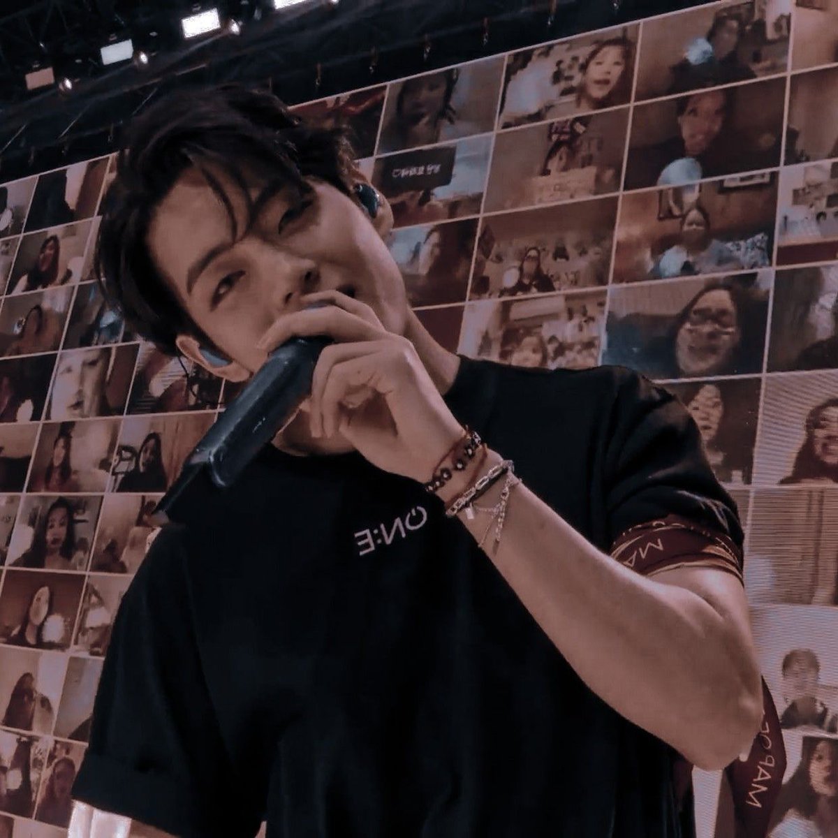 Taehyung in T-shirts– a needed thread;