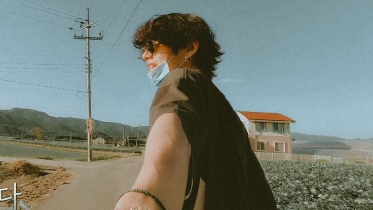 Taehyung in T-shirts– a needed thread;