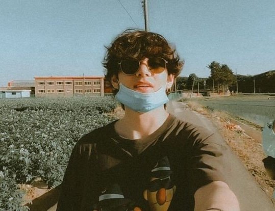 Taehyung in T-shirts– a needed thread;