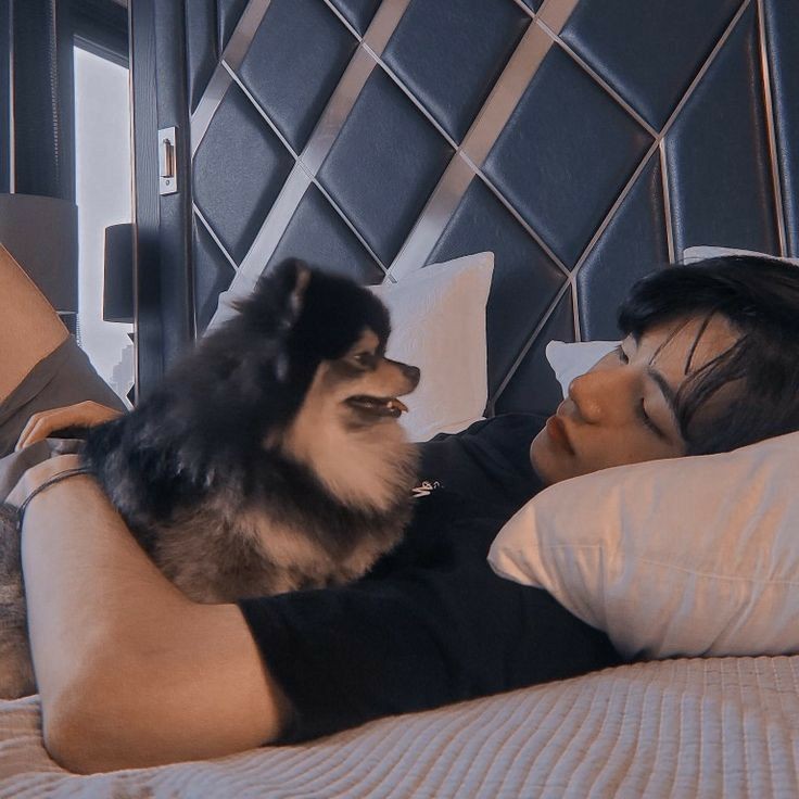 Taehyung in T-shirts– a needed thread;