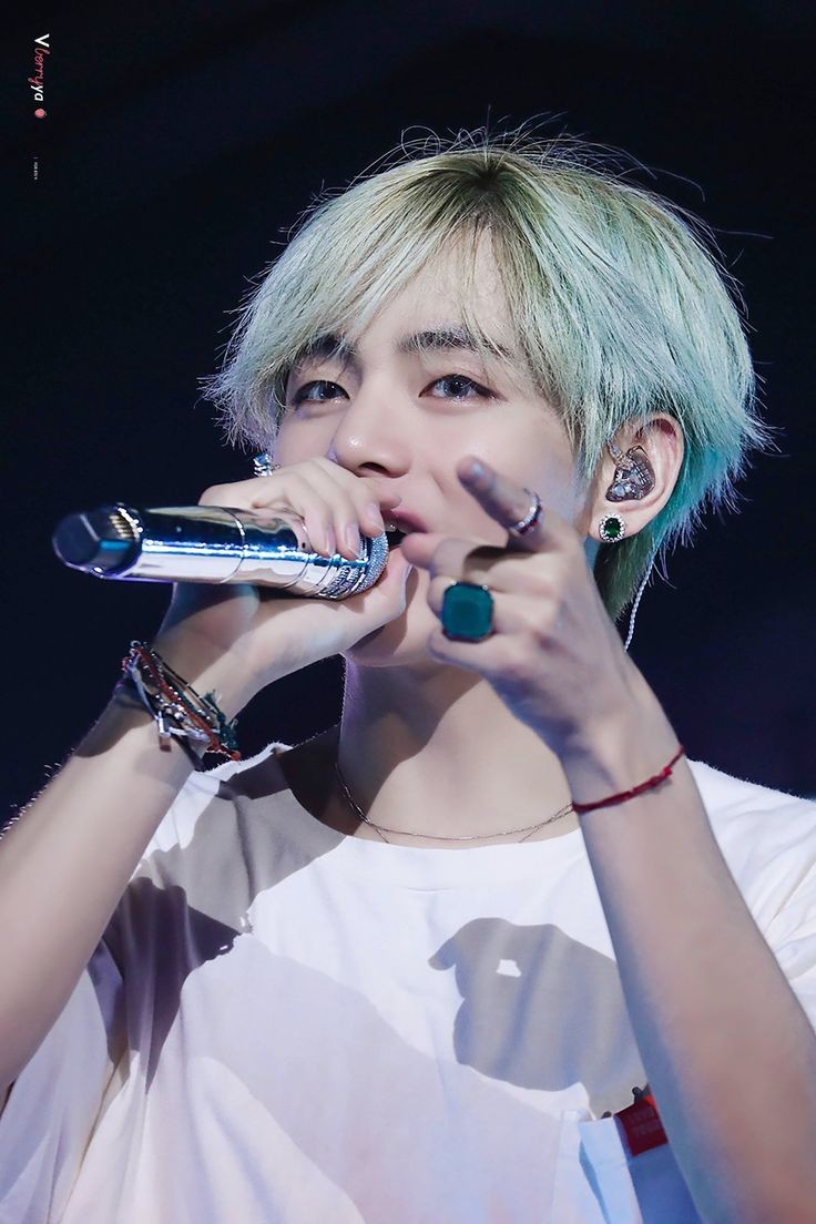 Taehyung in T-shirts– a needed thread;