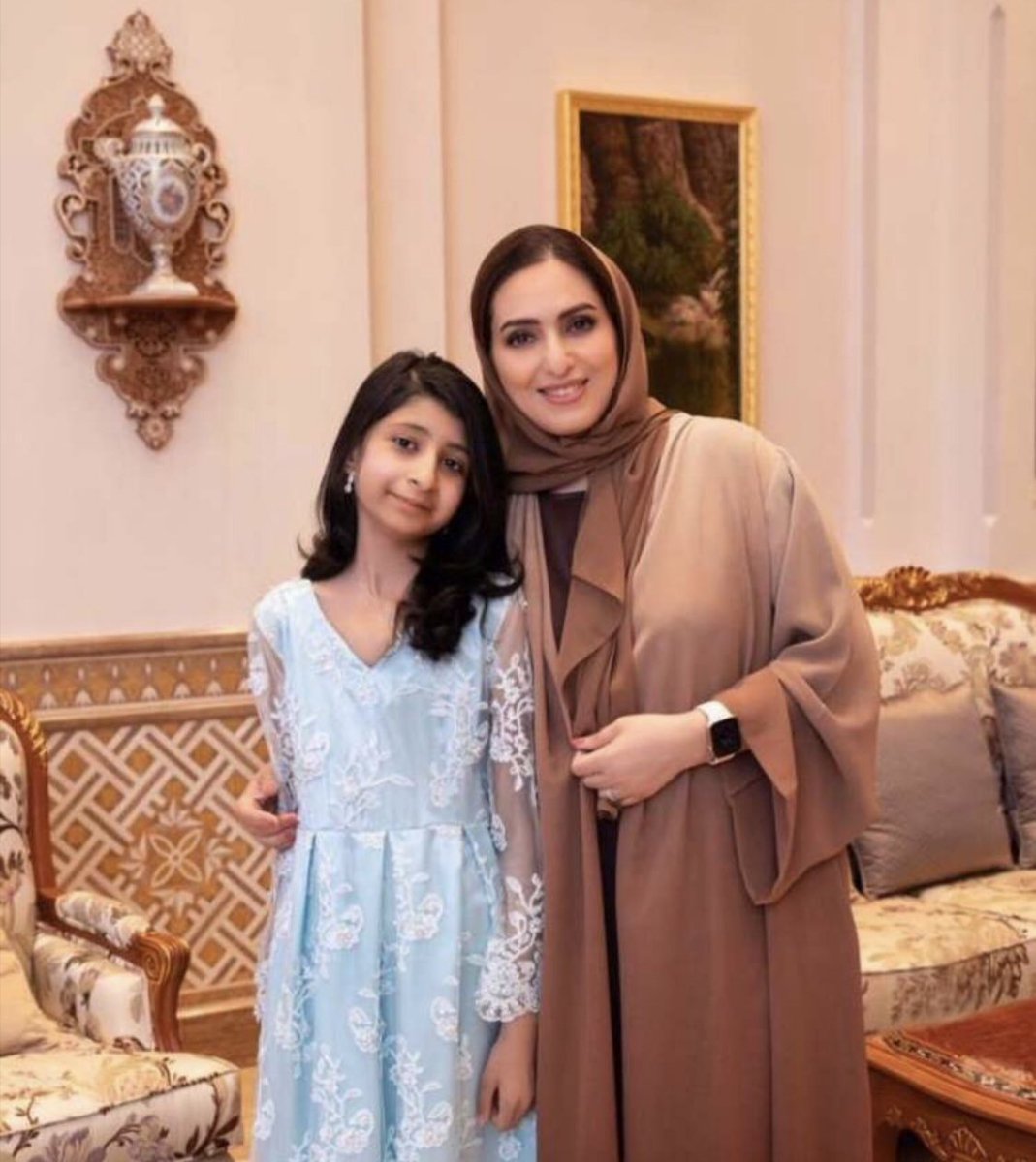 ومن كهيبتك وجمالك يا سيدة الكون!؟ وهل لقلبك الكبير مثيل؟! هكذا هم السلطانات
 أدامك الله فخرا وذخرا وعزا
معك بأرواحنا ونفتدي بك ونحذو حذوك
#السيدة_الجليلة