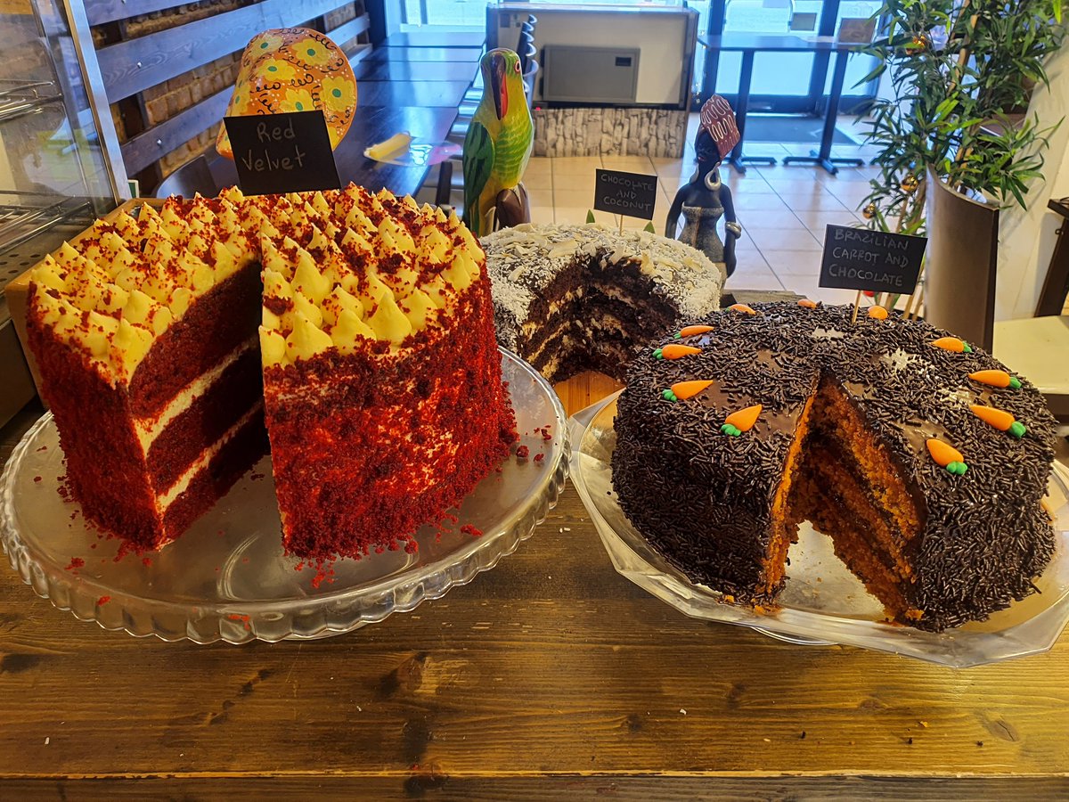 lbcakesuk's tweet photo. Delicious homemade cakes! 🍰
Cake orders 📱02035818220
.
.
.
#homemadecake #redvelvet #prestigio #cenouracomchocolate #braziliancarrotcake #cakelovers #chocolateandcoconut #cakeoftheday 
#merton #sw19 #wimbledon #southwimbledon #london https://t.co/IrRAqILNwK