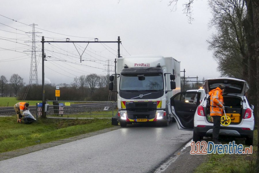 Vrouw komt om het leven door aanrijding met trein op onbewaakte spoorwegovergang bij #Wijster. 112Drenthe.