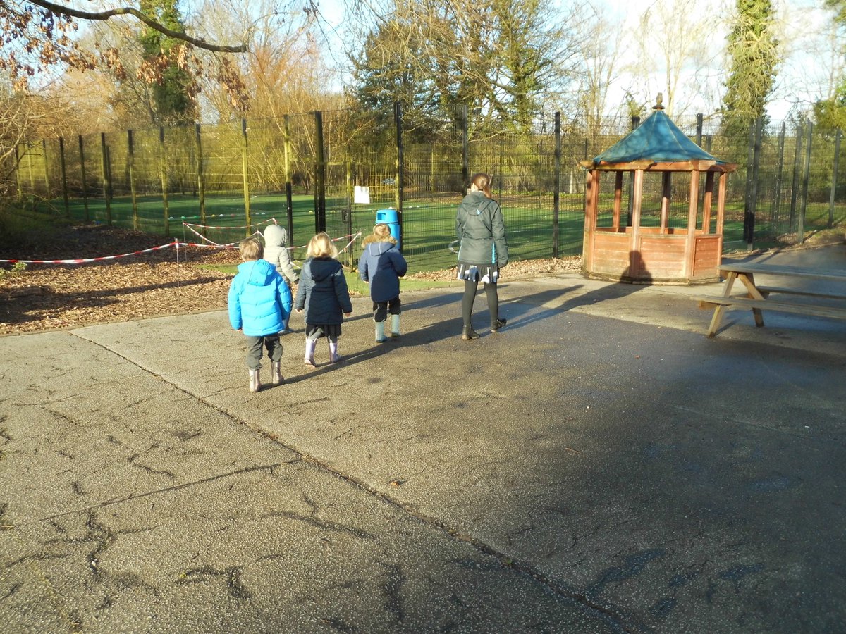 OakClassR's tweet photo. We went on a sunny but cold winter's walk today around the school grounds. It has been nice to see photos of your winter walks at home too ☀️ https://t.co/CK89Rc6u9L