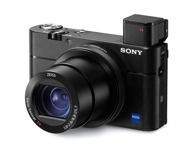 The Best compact cameras for Video in the market. This is important if you’re a beginner or you want a good video camera on a budget. It’s a Thread! 1. Sony RX 100 VA-This camera has 20.1 megapixel camera -This camera shoots 4K video