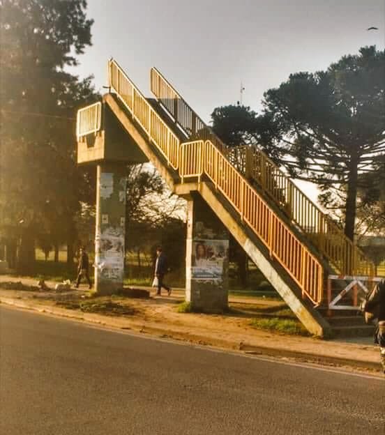 JOSEESCAURIZA's tweet photo. Hablando de puentes peatonales, pocos países pueden jactarse de tener su propia escalera al cielo. https://t.co/lKzhVRI6FJ