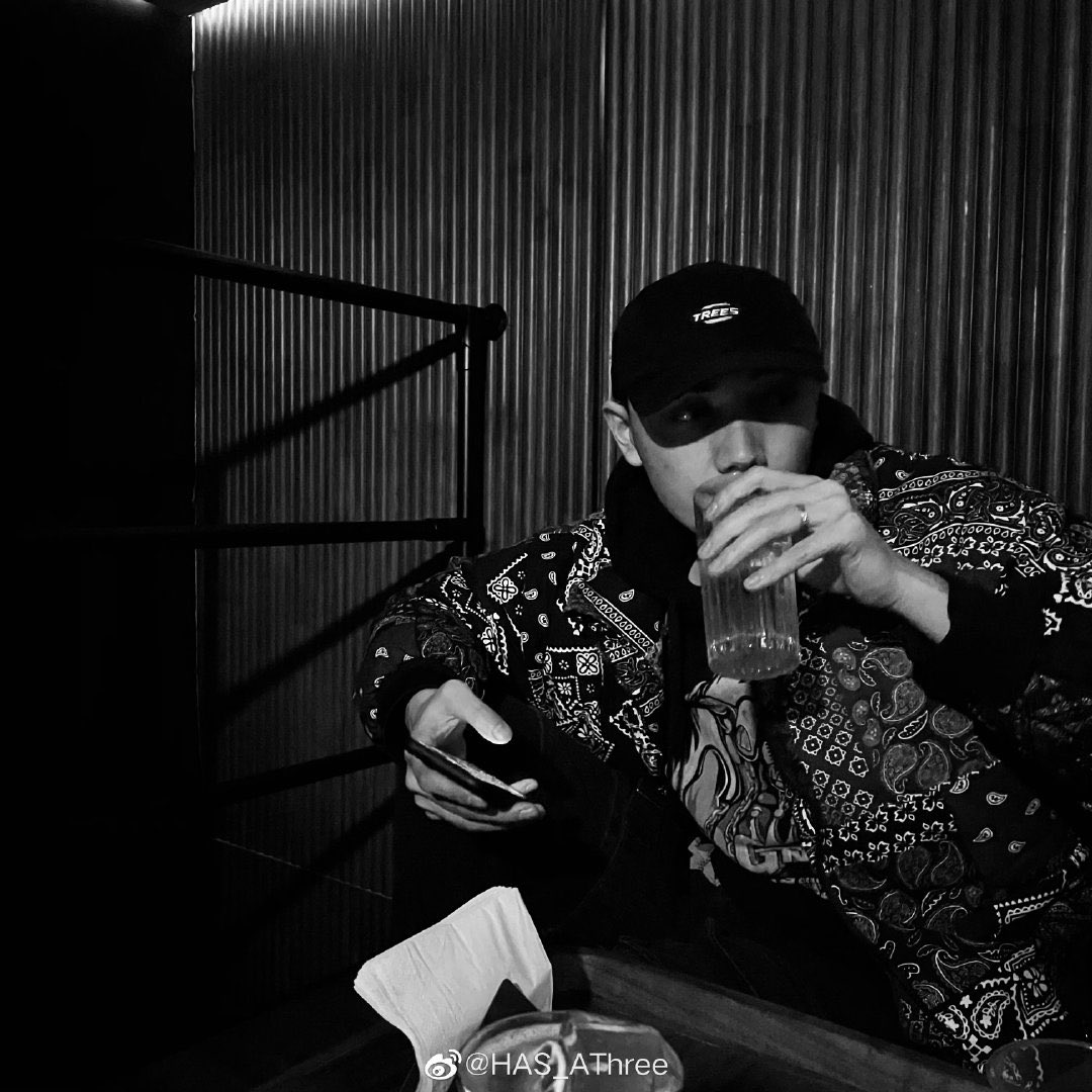rapofchina's tweet photo. #AThree updates Weibo with new B&amp;W photos 📸

#HAS #HASGANG https://t.co/pZI6dwAN7b