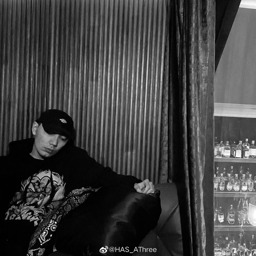 rapofchina's tweet photo. #AThree updates Weibo with new B&amp;W photos 📸

#HAS #HASGANG https://t.co/pZI6dwAN7b