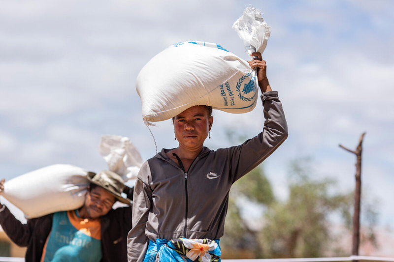 PhiriTomson's tweet photo. #Madagascar is spiraling into a humanitarian catastrophe.  Almost half of the population is in need of immediate food assistance. 

It is now peak of the lean season and children are worst affected with 75% dropping out of school to beg for food 

@WFP is providing assistance https://t.co/Rvw2EuxCAh