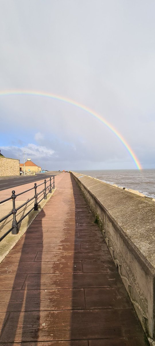 Porter7912's tweet photo. Walking brilliant @bignorms 2🚶‍♂️
#walkingsbrilliant #Lockdowntherapy https://t.co/abwSjW8Ngy