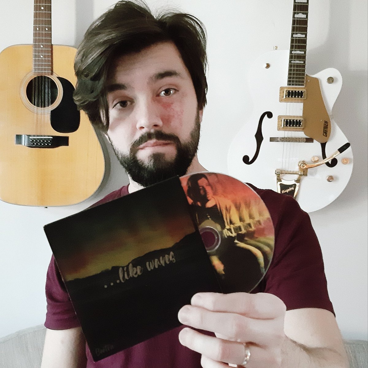 ScottBeatonHQ's tweet photo. A very Happy New Year to you &amp; yours! Very excited to announce that my debut album will be out in 2021 &amp; all the proceeds will be donated to @CharityAMMF &amp; @Beatson_Charity. Release date to be announced soon ✌❤ https://t.co/zsyqeOlctv